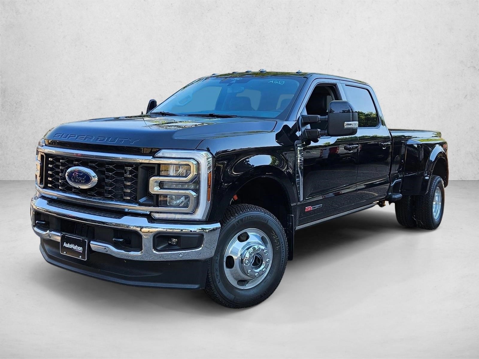 2025 Ford F-350 Super Duty Lariat's photo