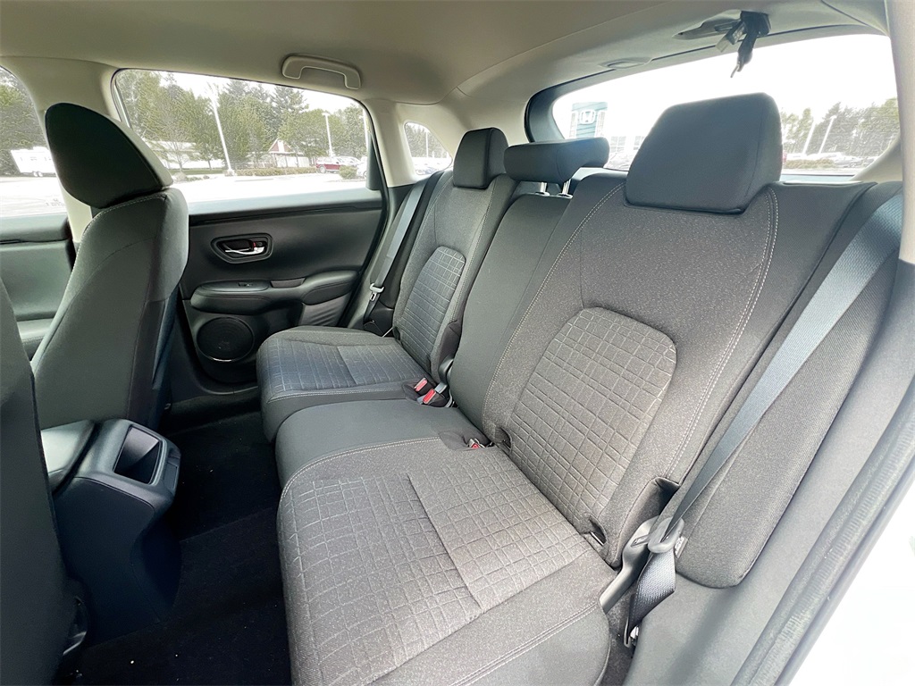 2025 Honda HR-V LX photo 8