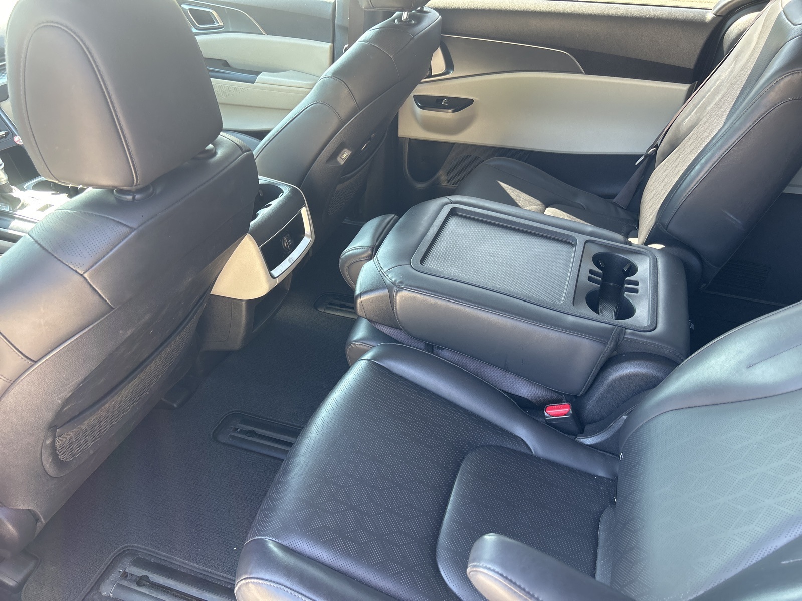 2024 Kia Carnival LX photo 31