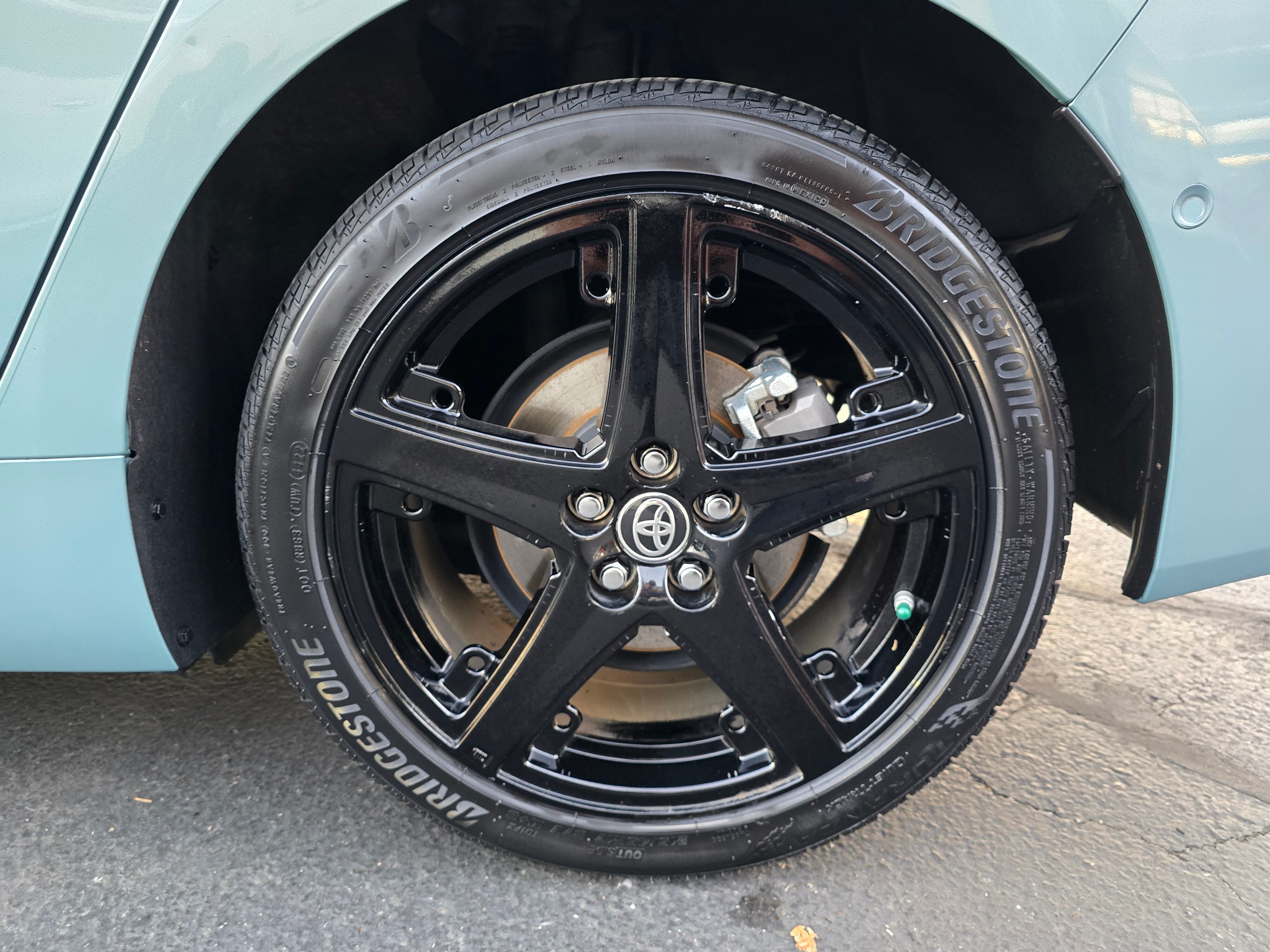 2019 Toyota Prius Limited photo 4