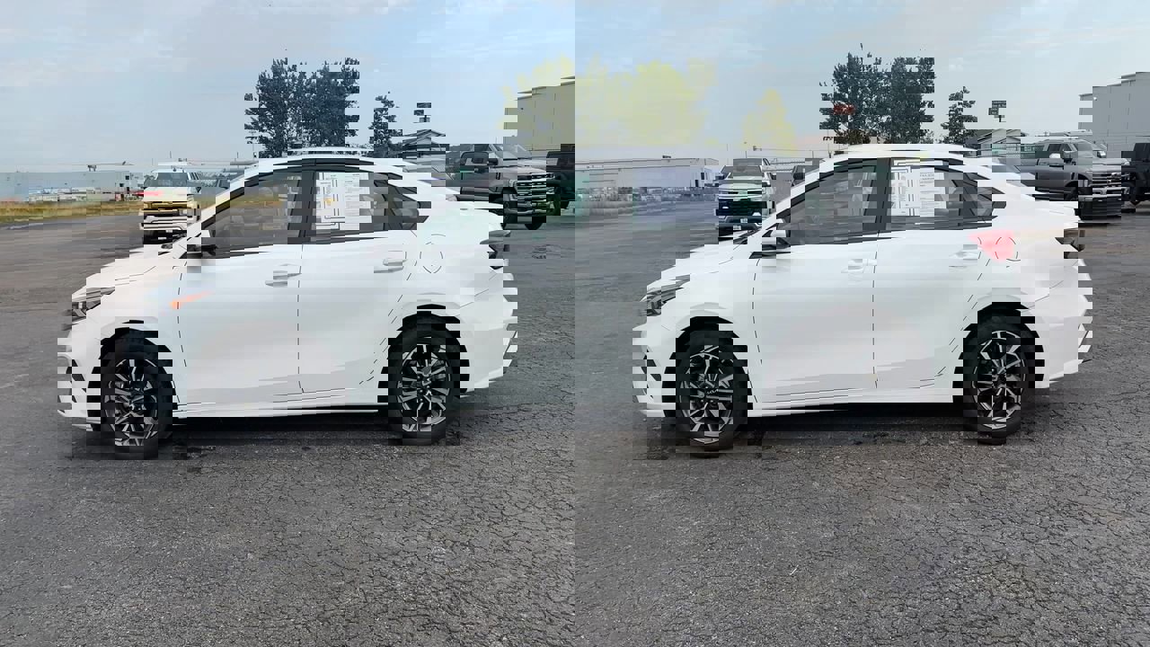 2024 Kia Forte LXS photo 5