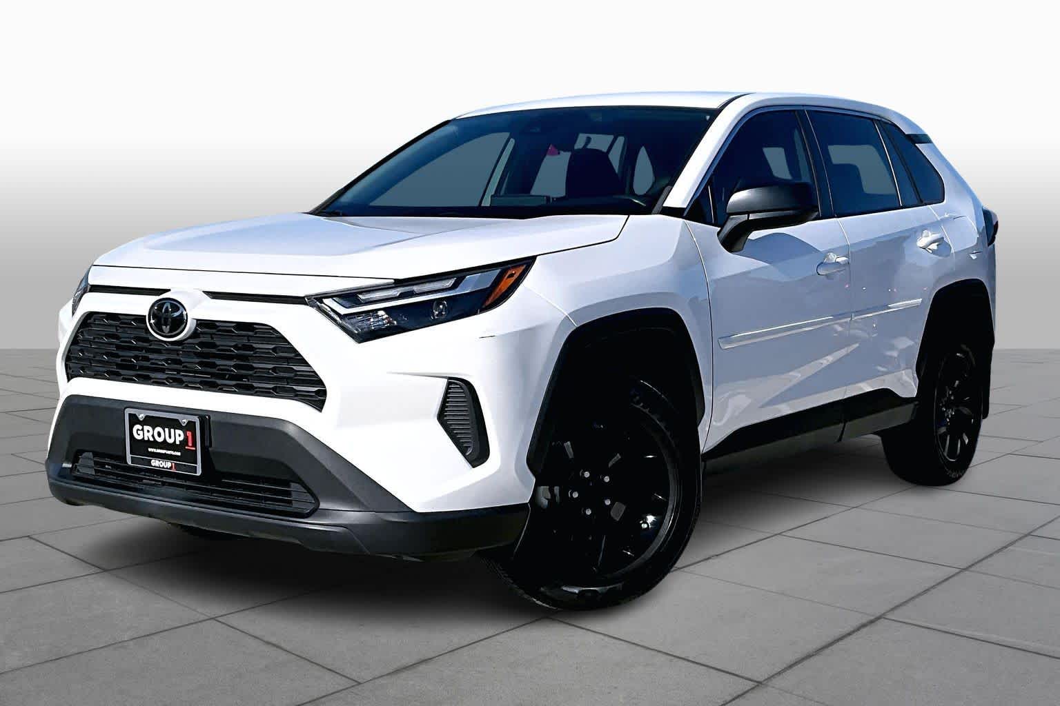 2023 Toyota RAV4 LE's photo