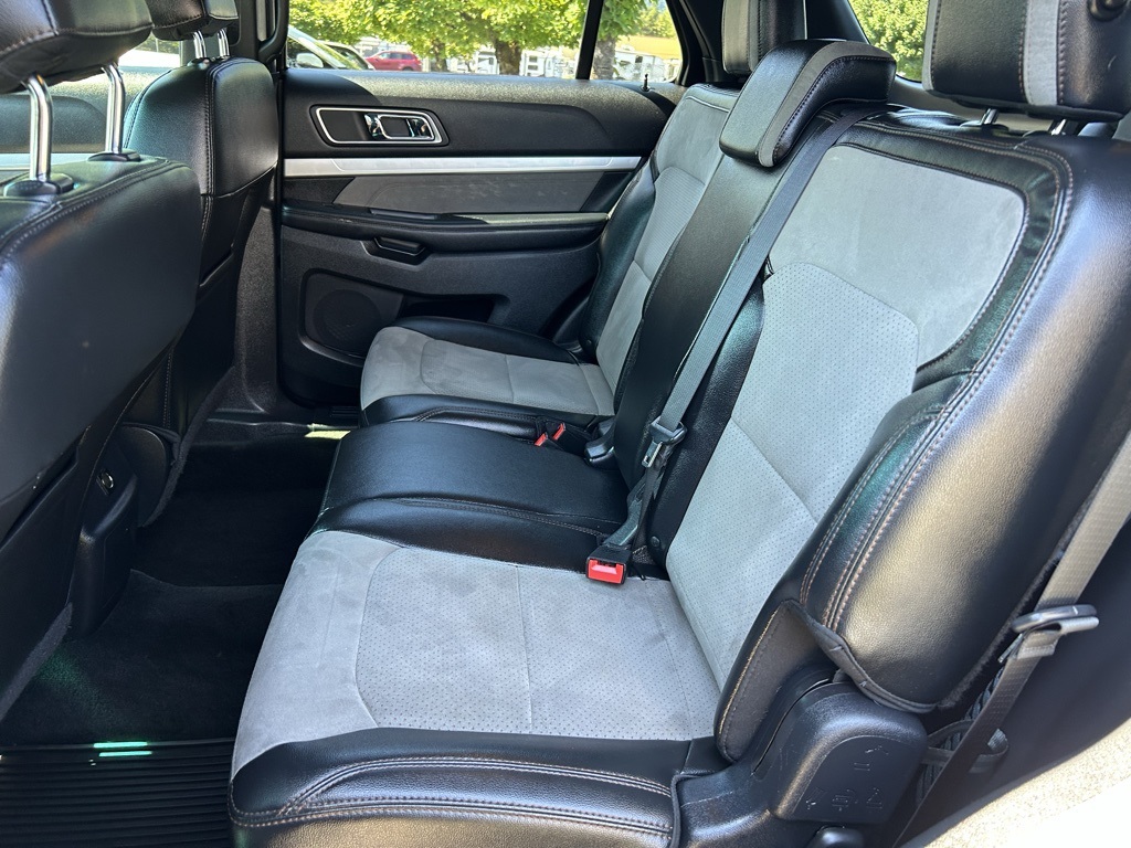 2017 Ford Explorer XLT photo 26
