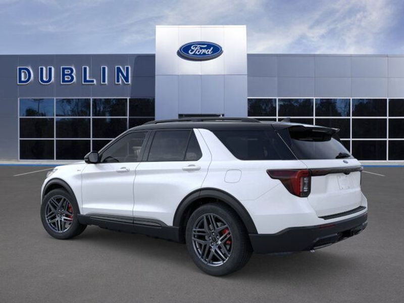 2025 Ford Explorer ST-Line photo 4