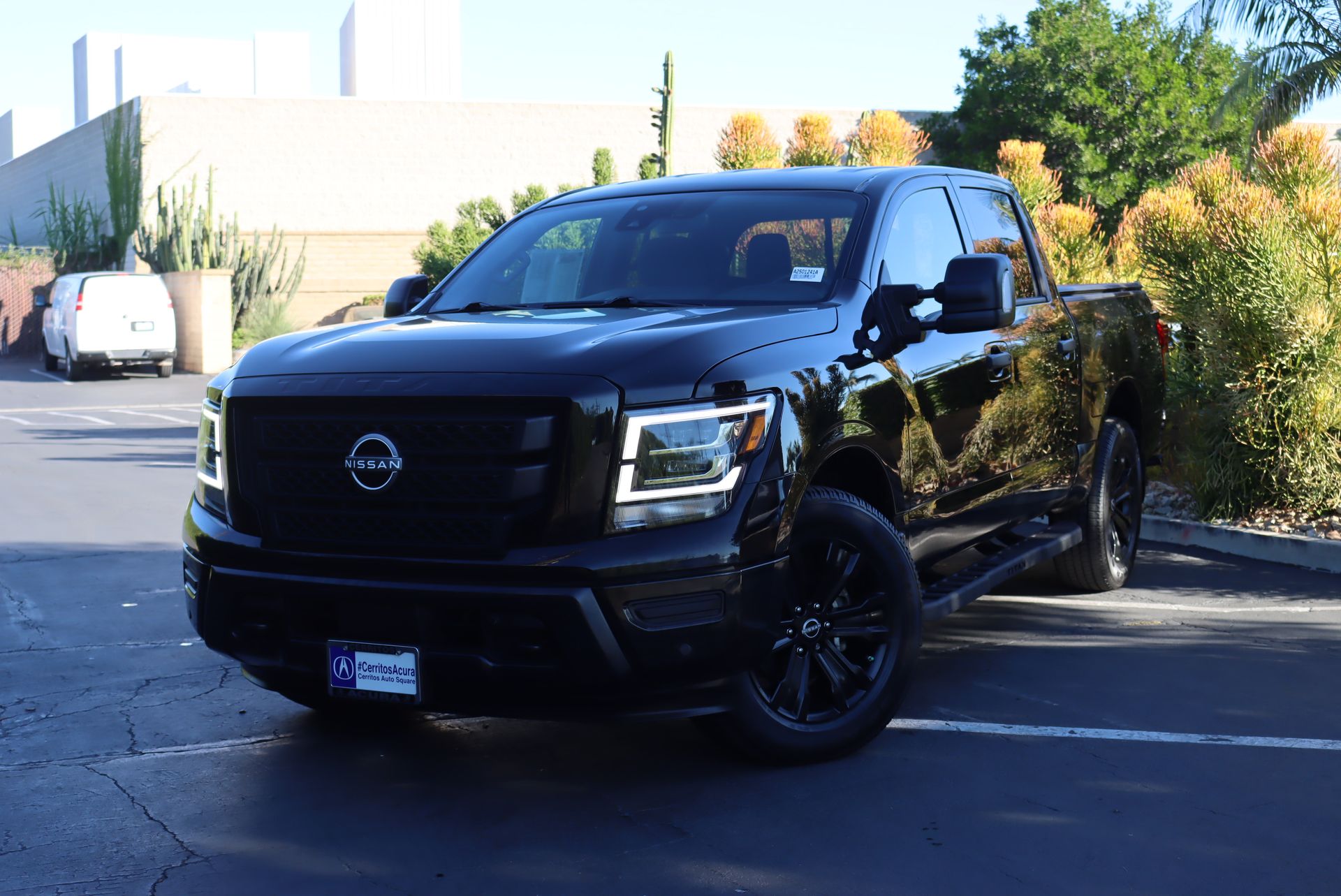 2023 Nissan Titan SV's photo