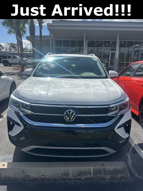 2022 Volkswagen Taos SEL's photo
