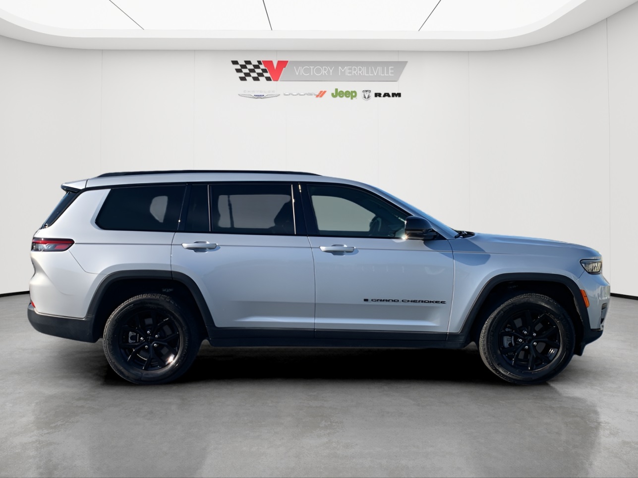 2024 Jeep Grand Cherokee Altitude photo 3