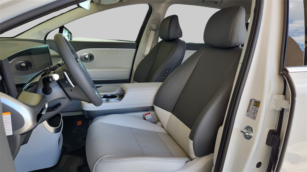 2026 Hyundai Ioniq SEL photo 17