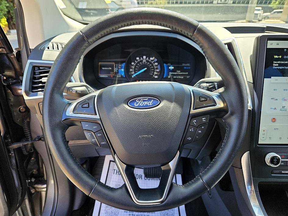 2024 Ford Edge Titanium photo 22