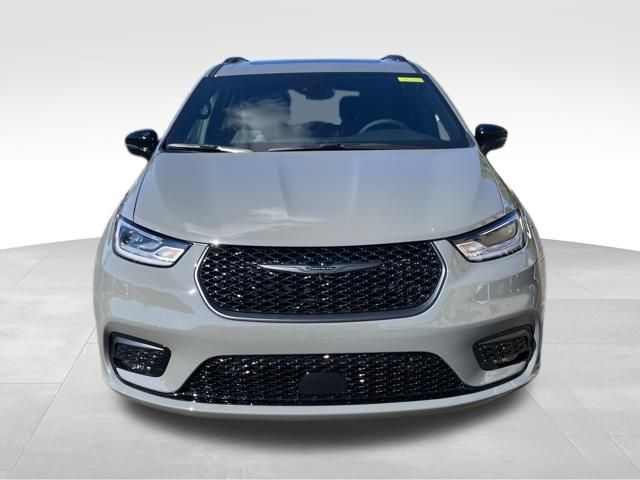 2025 Chrysler Pacifica Limited photo 2