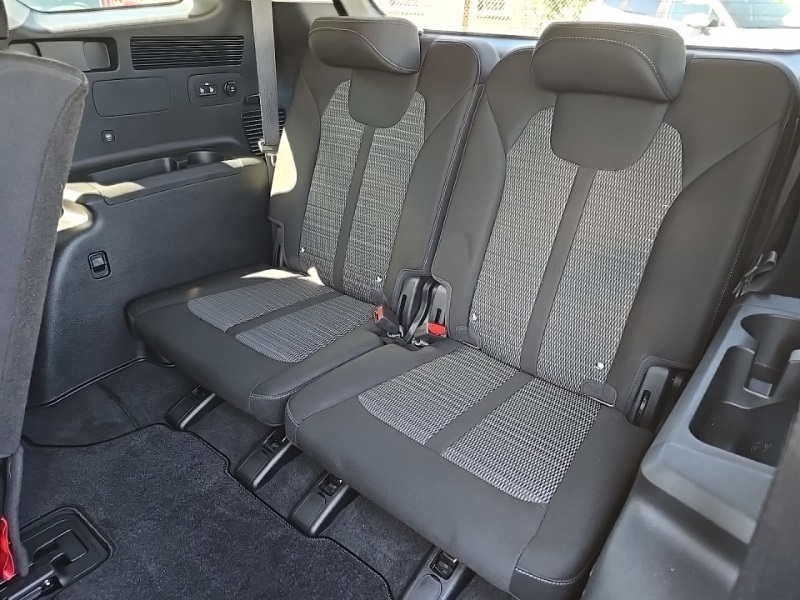 2024 Kia Sorento LX photo 24
