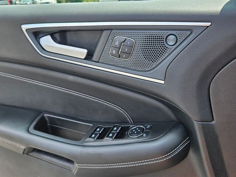 2024 Ford Edge Titanium photo 27