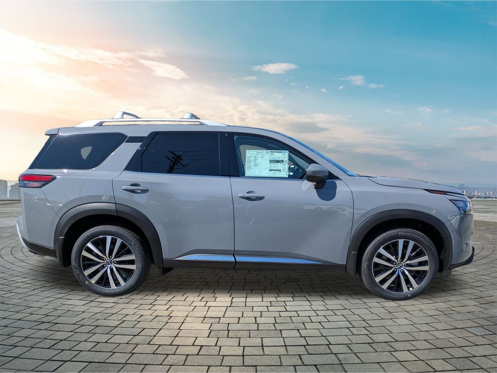2025 Nissan Pathfinder Platinum photo 2