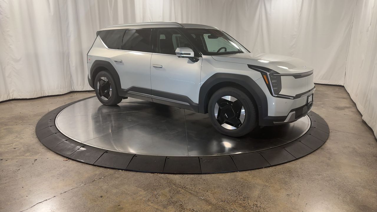 2026 Kia EV9 Wind photo 2