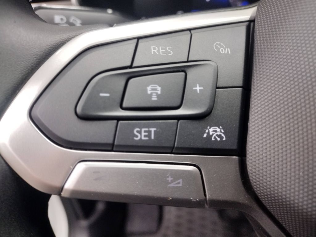 2025 Volkswagen Taos SE photo 20