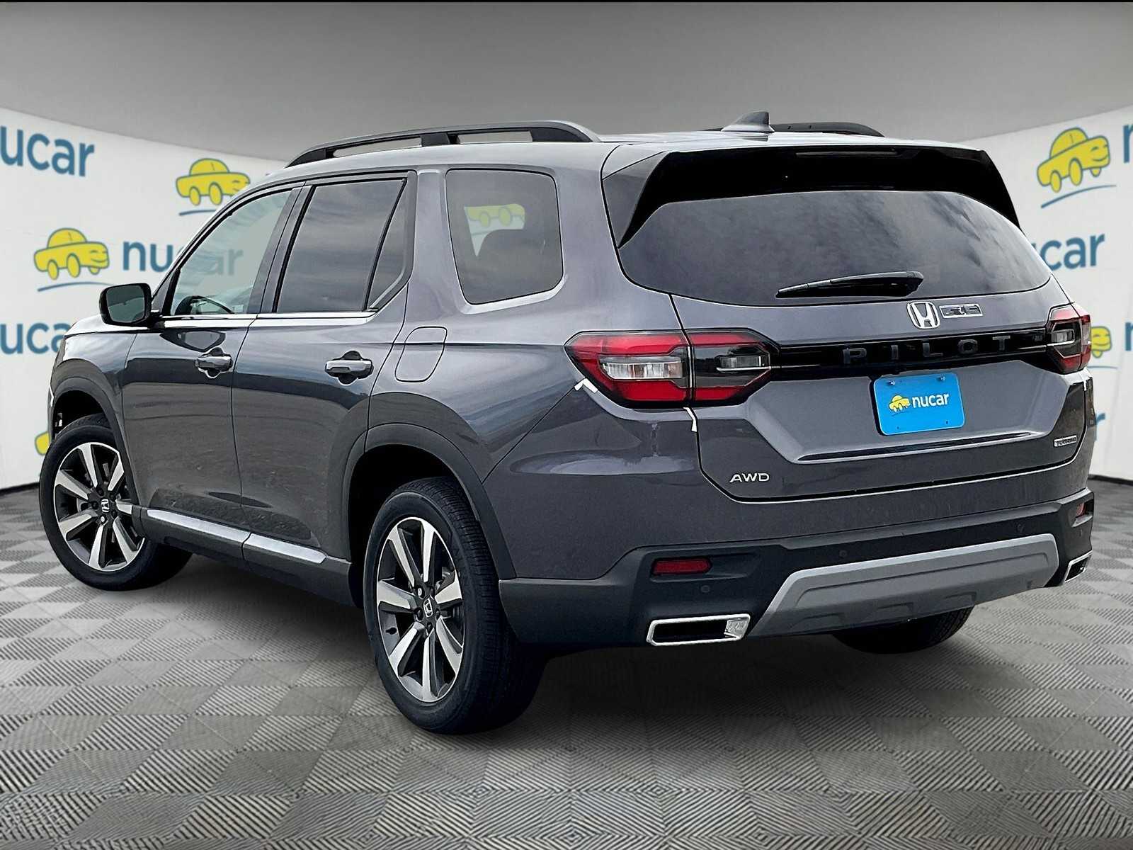 2025 Honda Pilot Touring photo 4