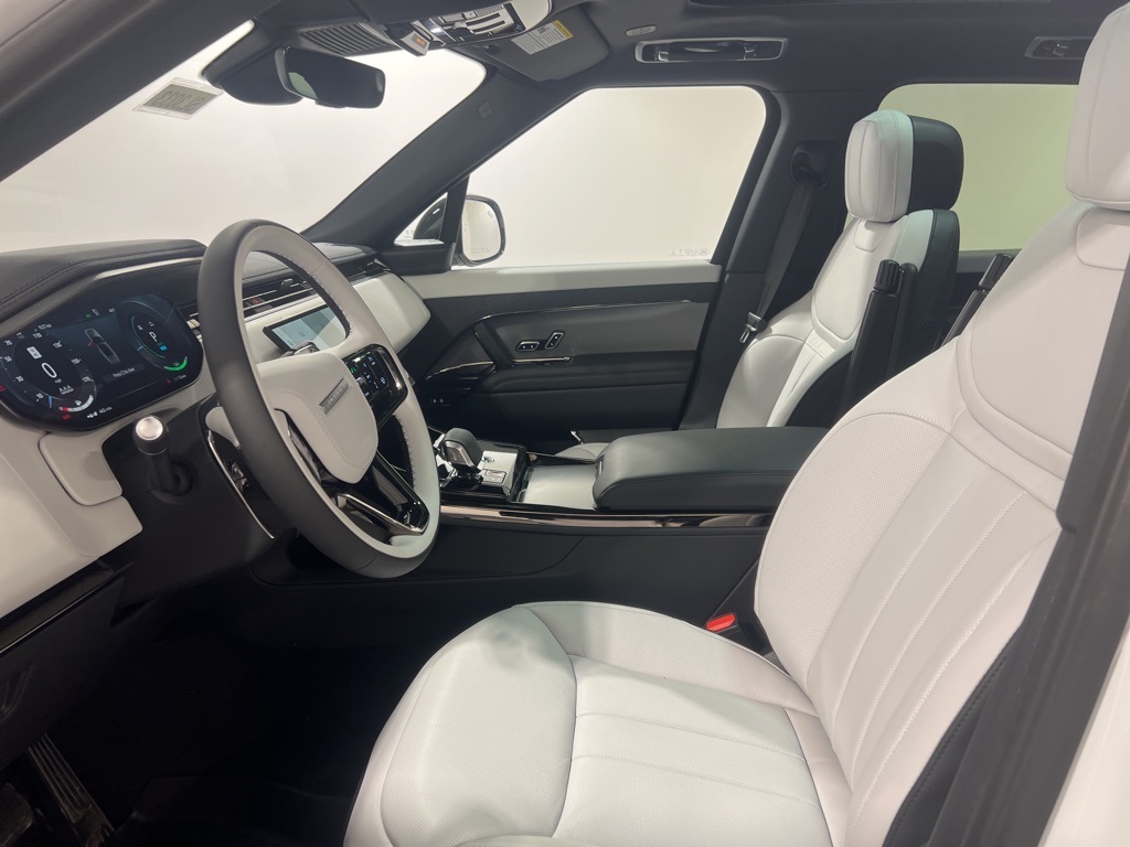 2025 Land Rover Range Rover Sport SE photo 11
