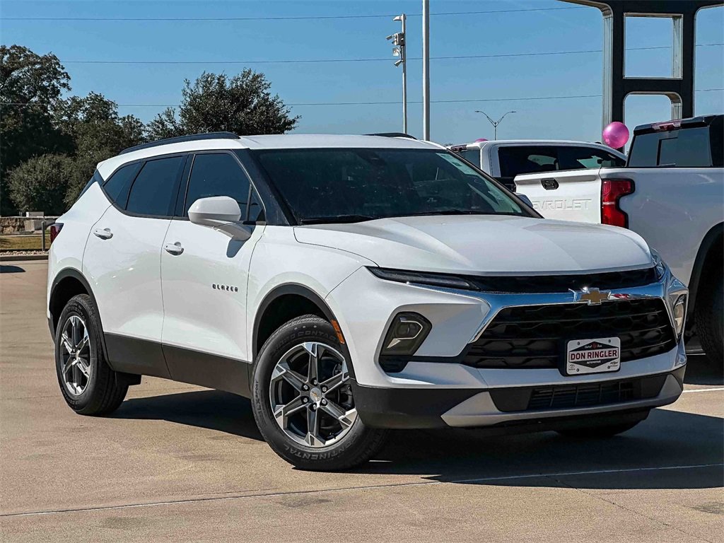 2025 Chevrolet Blazer 2LT photo 2
