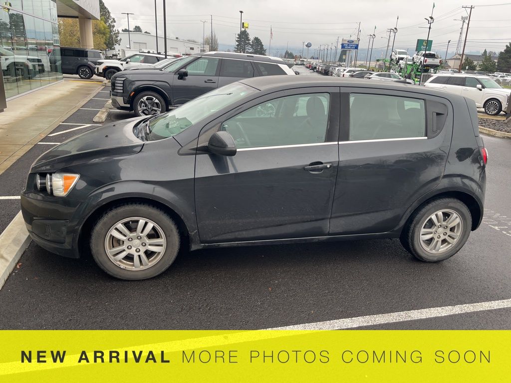 2013 Chevrolet Sonic LT photo 2