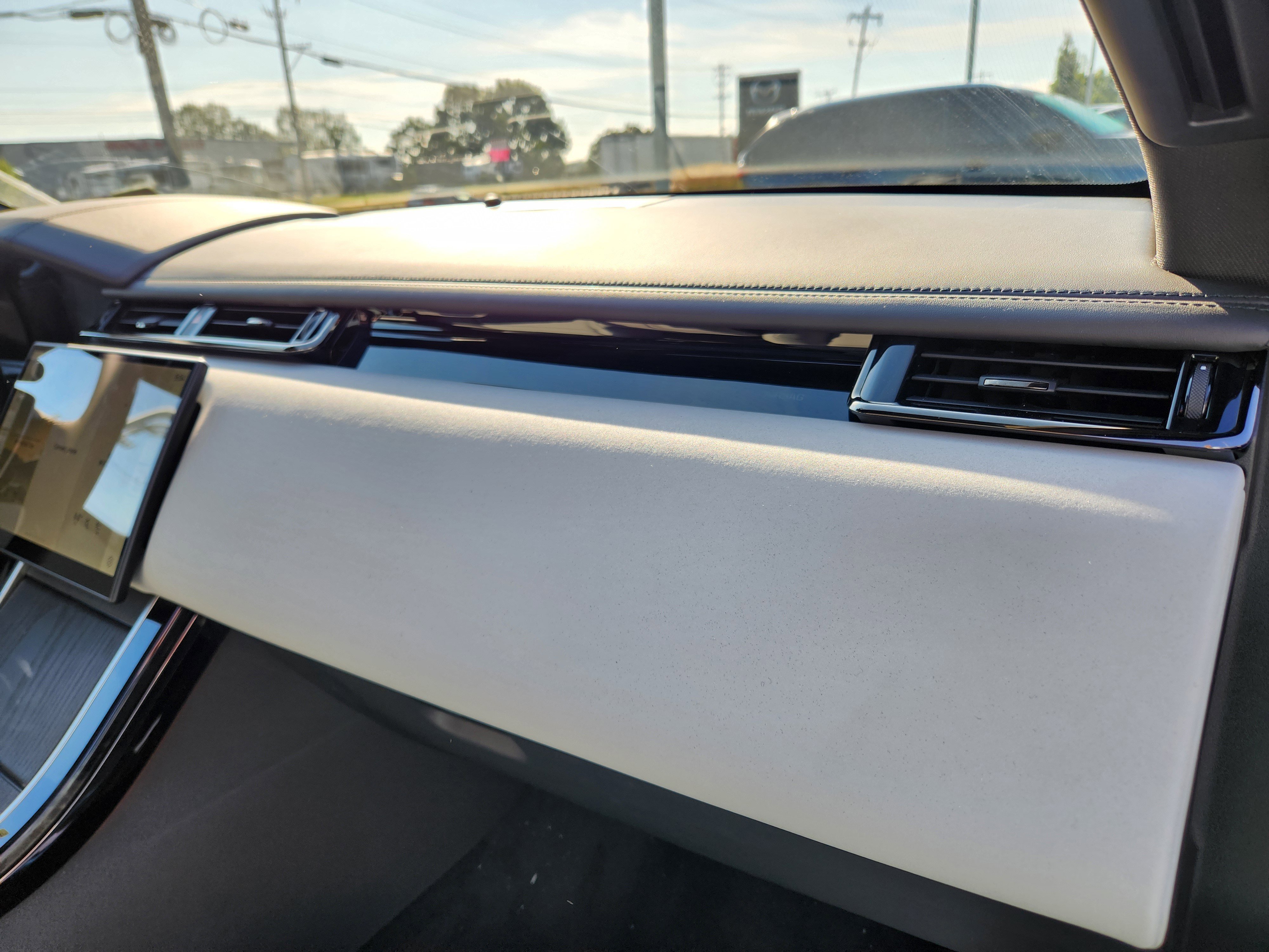 2026 Land Rover Range Rover Velar SE photo 6