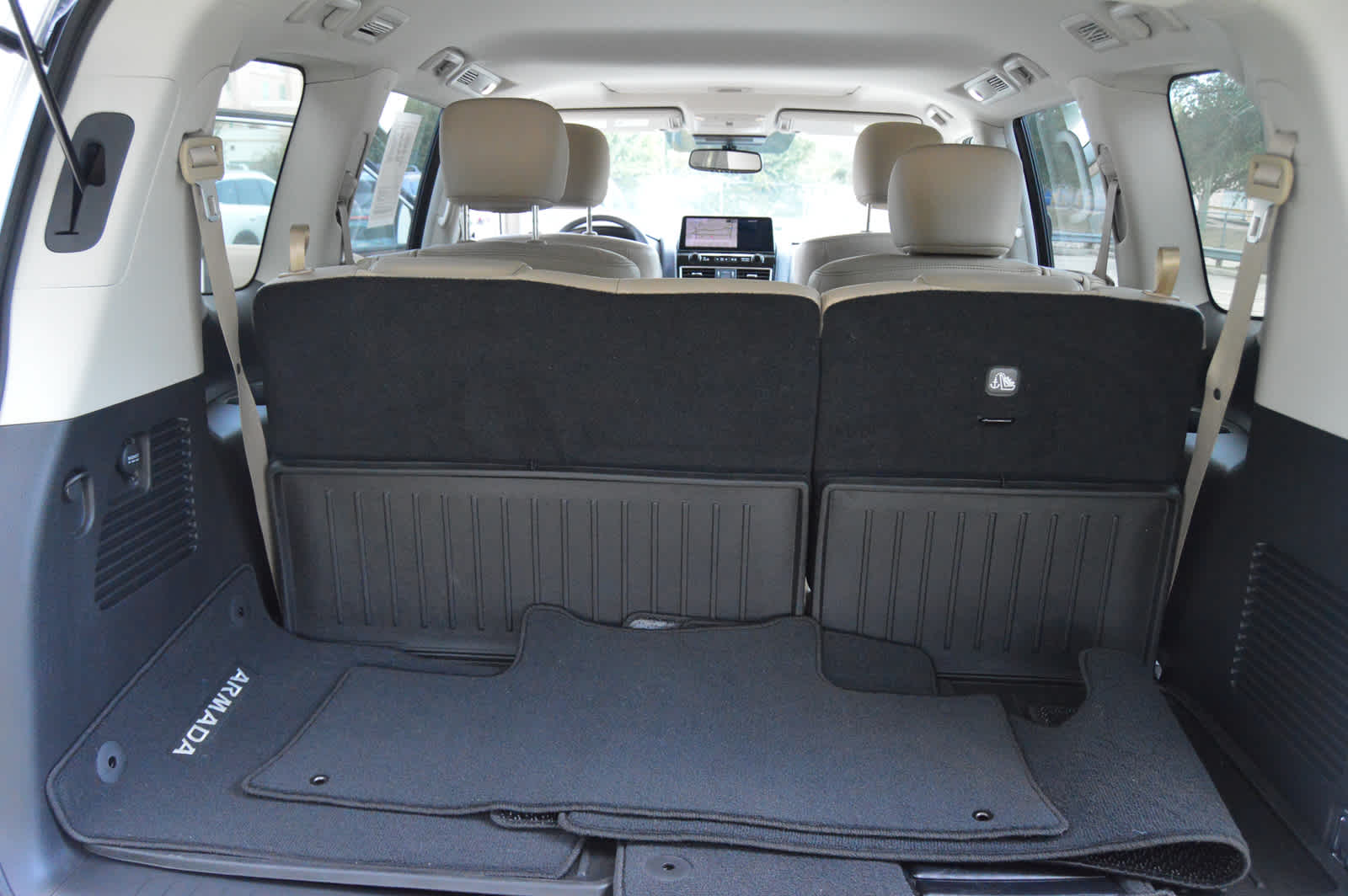 2024 Nissan Armada SL photo 25