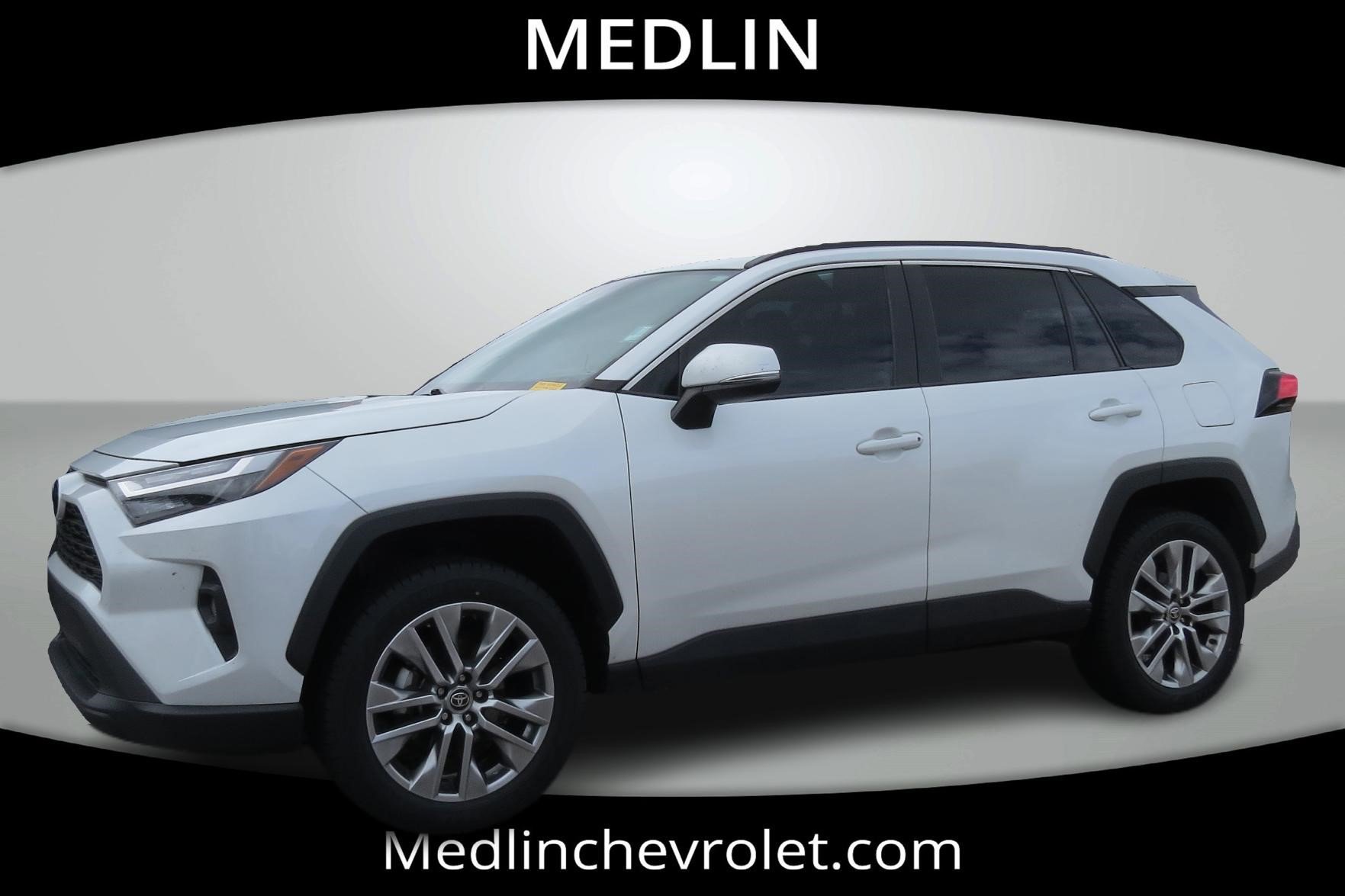 2023 Toyota RAV4 XLE Premium photo 4