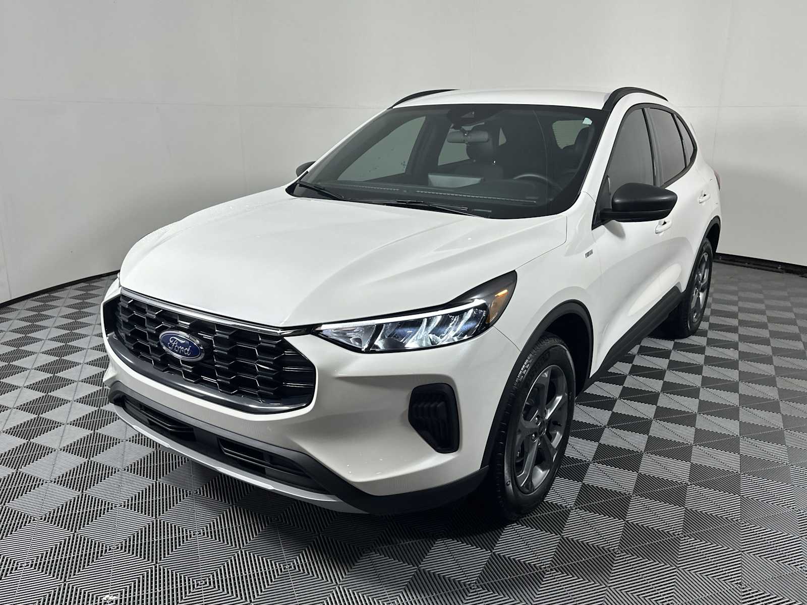 2025 Ford Escape ST-Line photo 3
