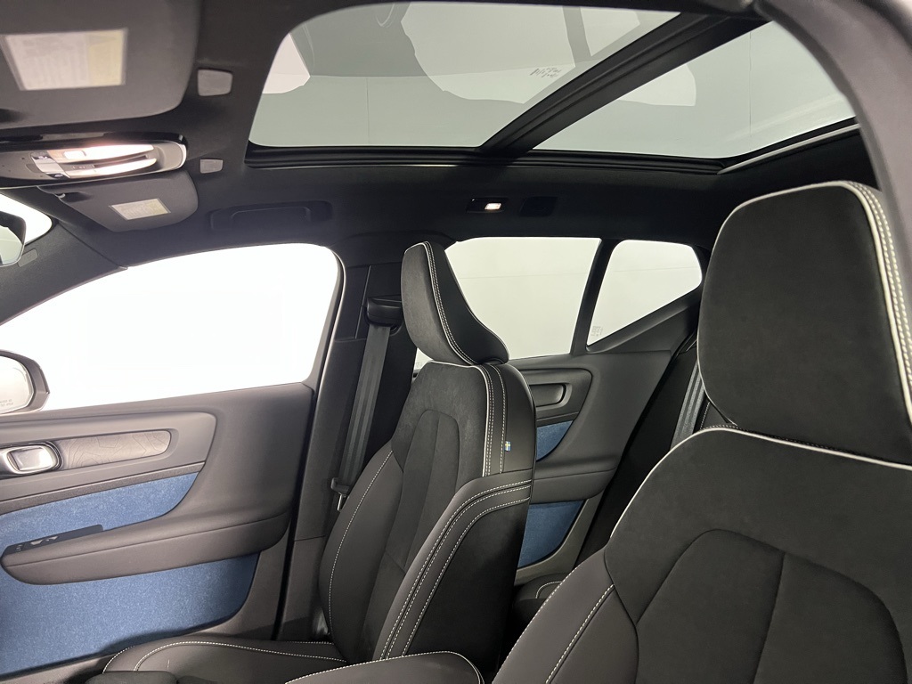 2023 Volvo XC40 Recharge Ultimate photo 23