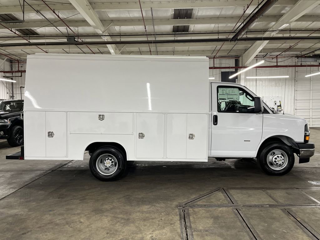 2025 Chevrolet Express Cutaway 3500 photo 4