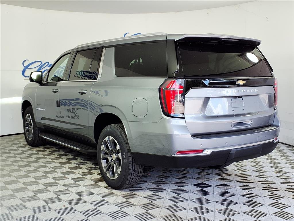 2026 Chevrolet Suburban LS photo 2