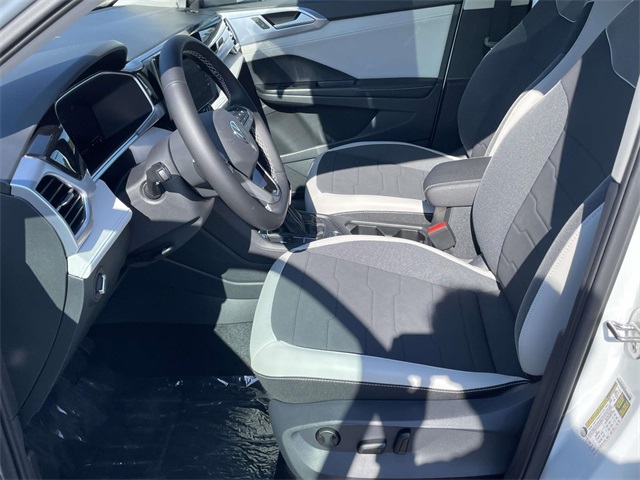 2025 Volkswagen Taos SE photo 11