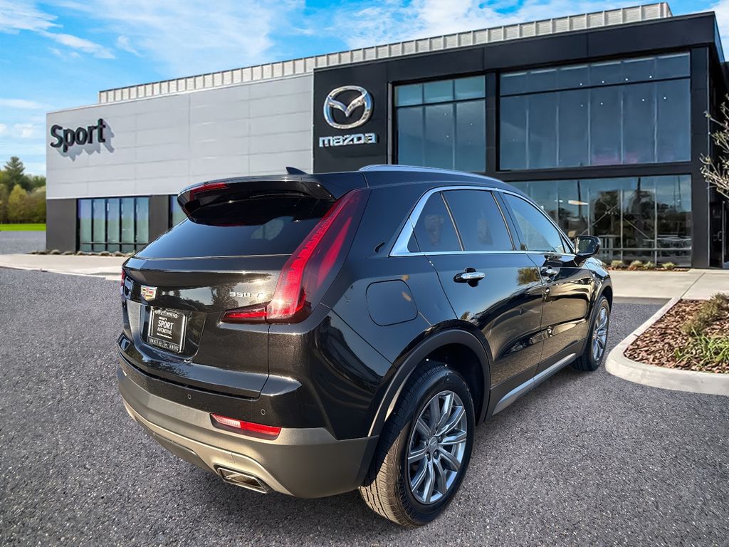 2023 Cadillac XT4 Premium Luxury photo 3