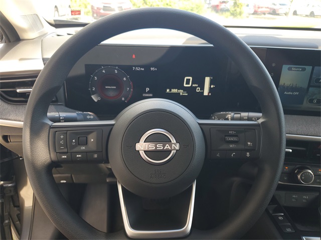 2025 Nissan Kicks SV photo 8