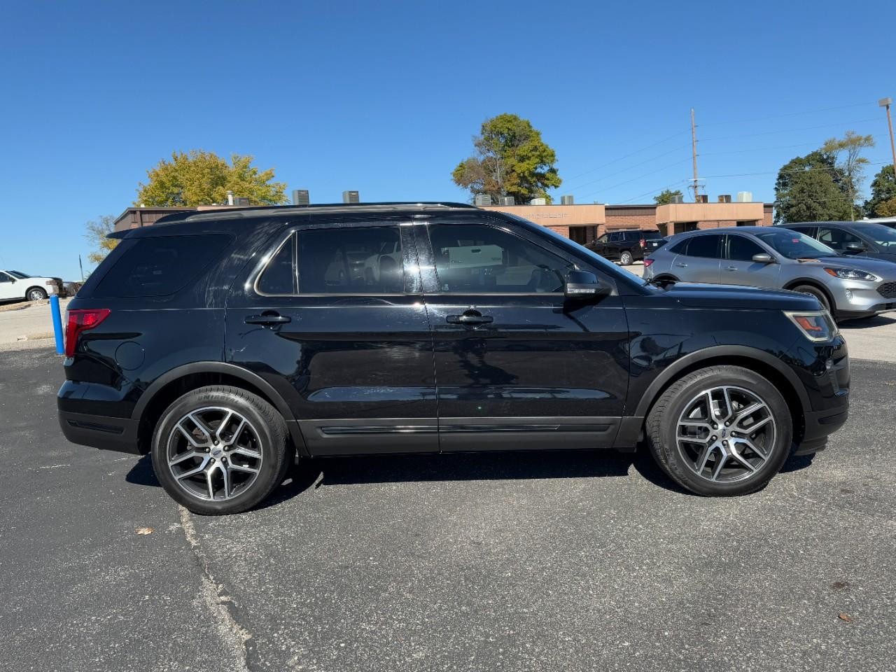 2018 Ford Explorer Sport photo 2