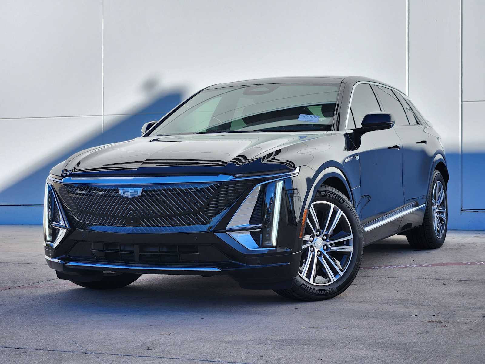 2025 Cadillac LYRIQ Luxury 2's photo