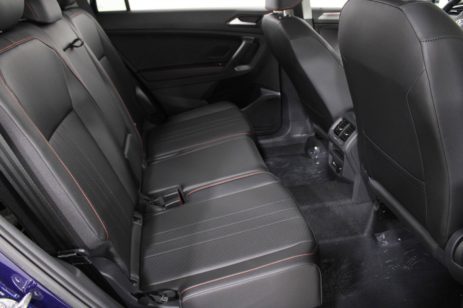 2024 Volkswagen Tiguan Wolfsburg Edition photo 18