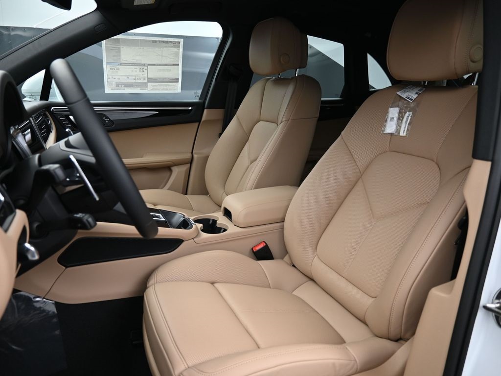 2026 Porsche Macan T photo 4