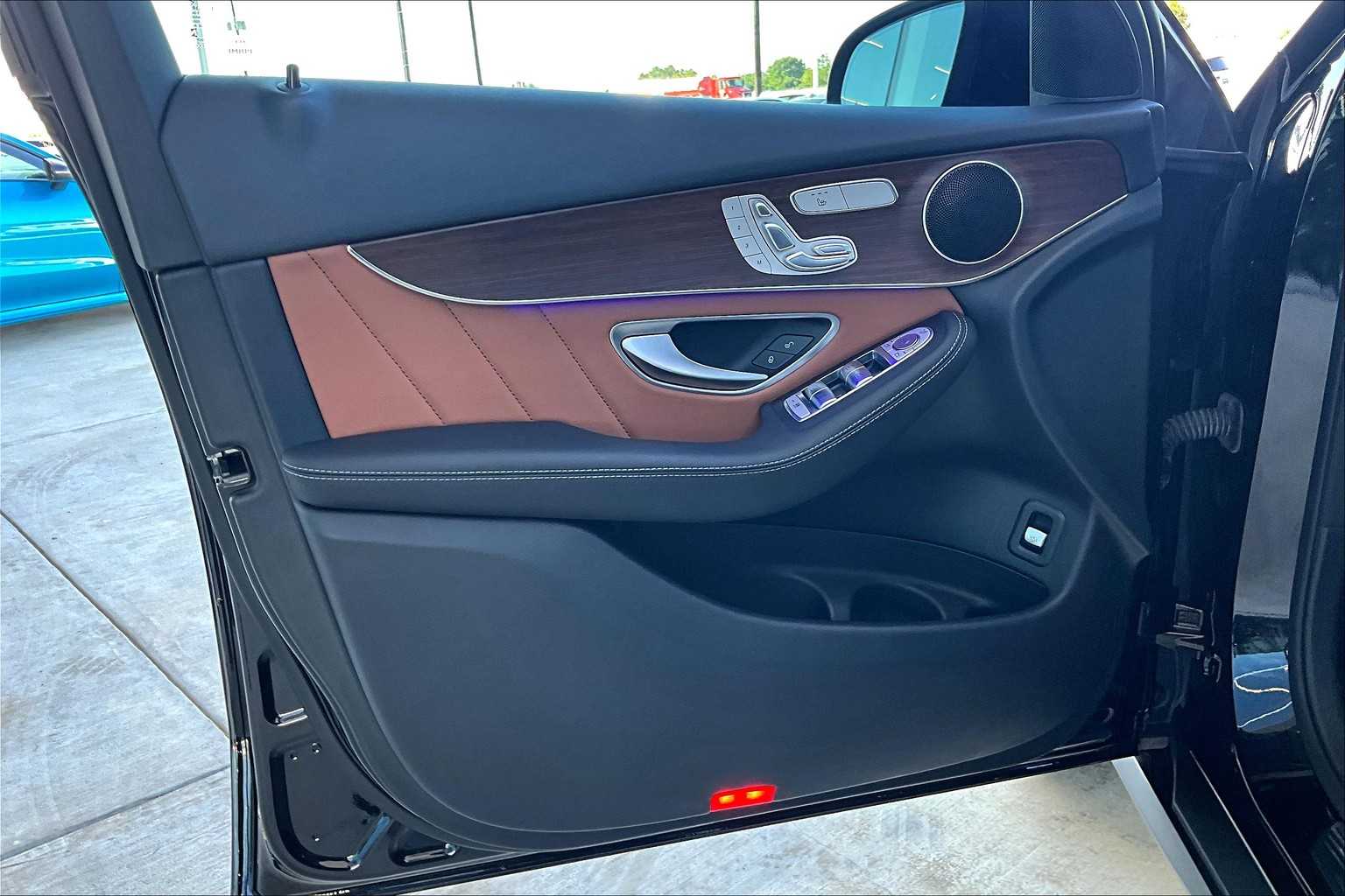 2022 Mercedes Benz GLC 300 photo 18