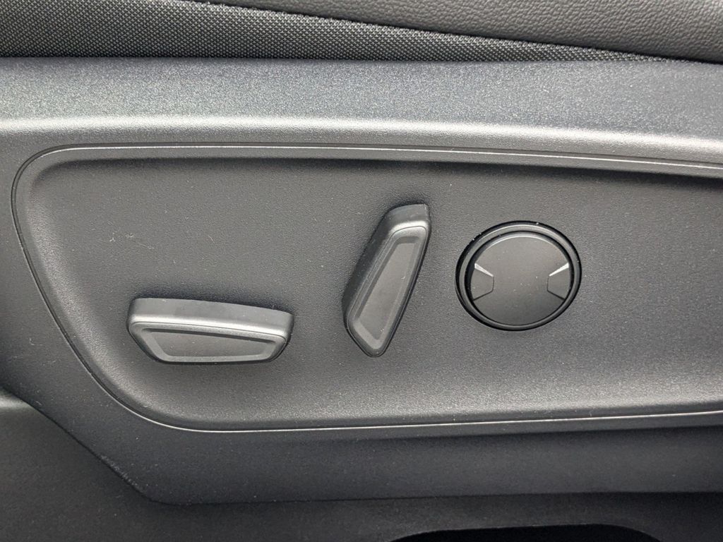 2025 Ford Escape Hybrid ST-Line Elite photo 13
