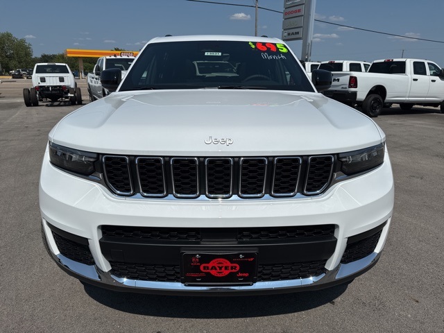 2025 Jeep Grand Cherokee Laredo photo 6