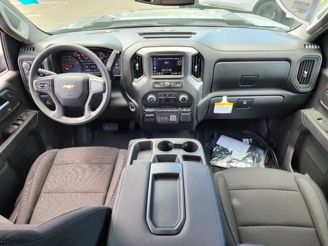 2025 Chevrolet Silverado 2500HD Custom photo 2