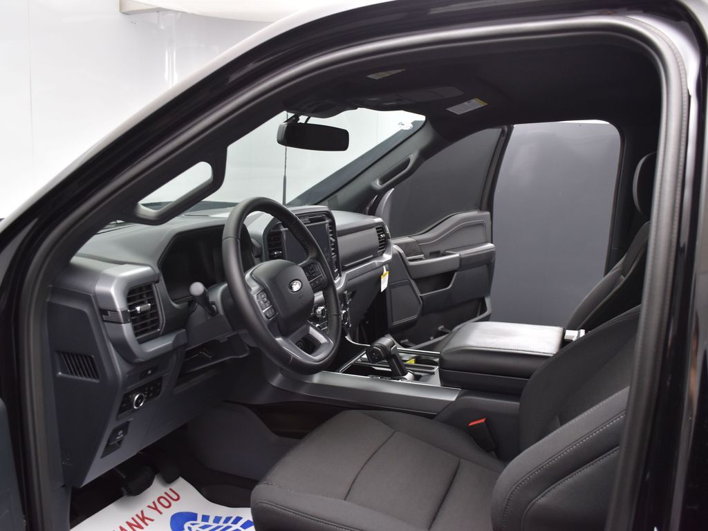 2025 Ford F-150 XLT photo 8