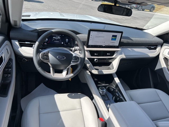 2025 Ford Explorer photo 28
