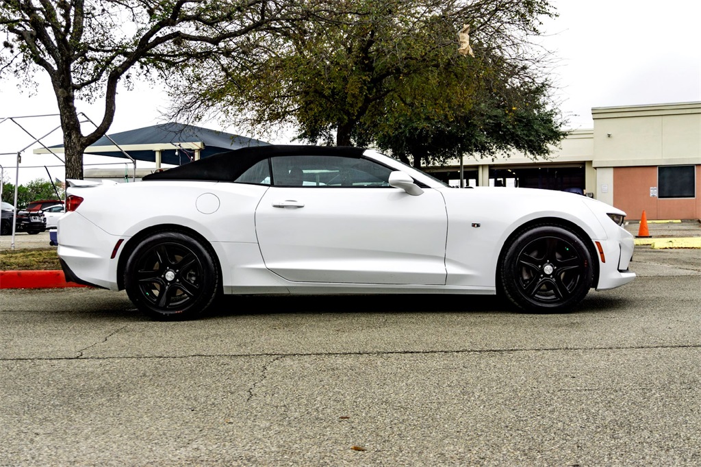 2023 Chevrolet Camaro 1LT photo 4