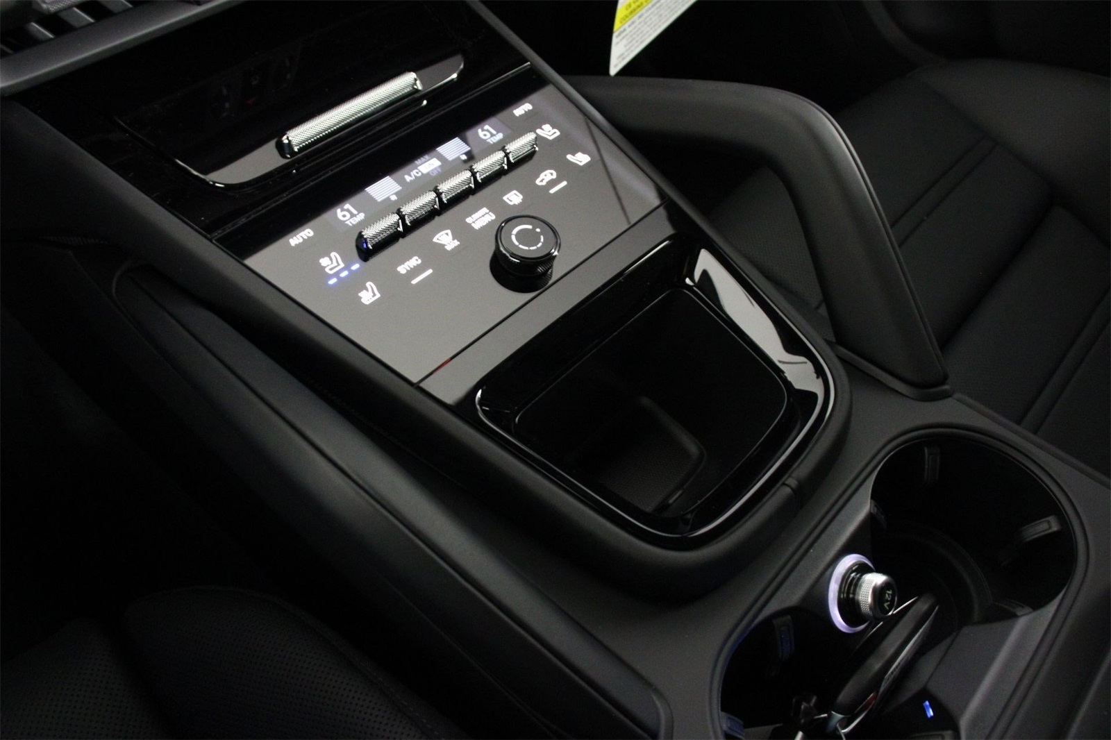 2026 Porsche Cayenne GTS photo 14