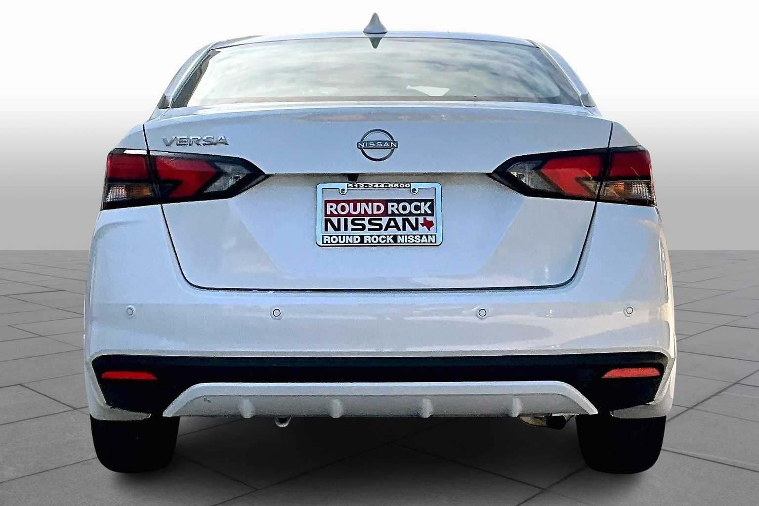 2025 Nissan Versa SV photo 4