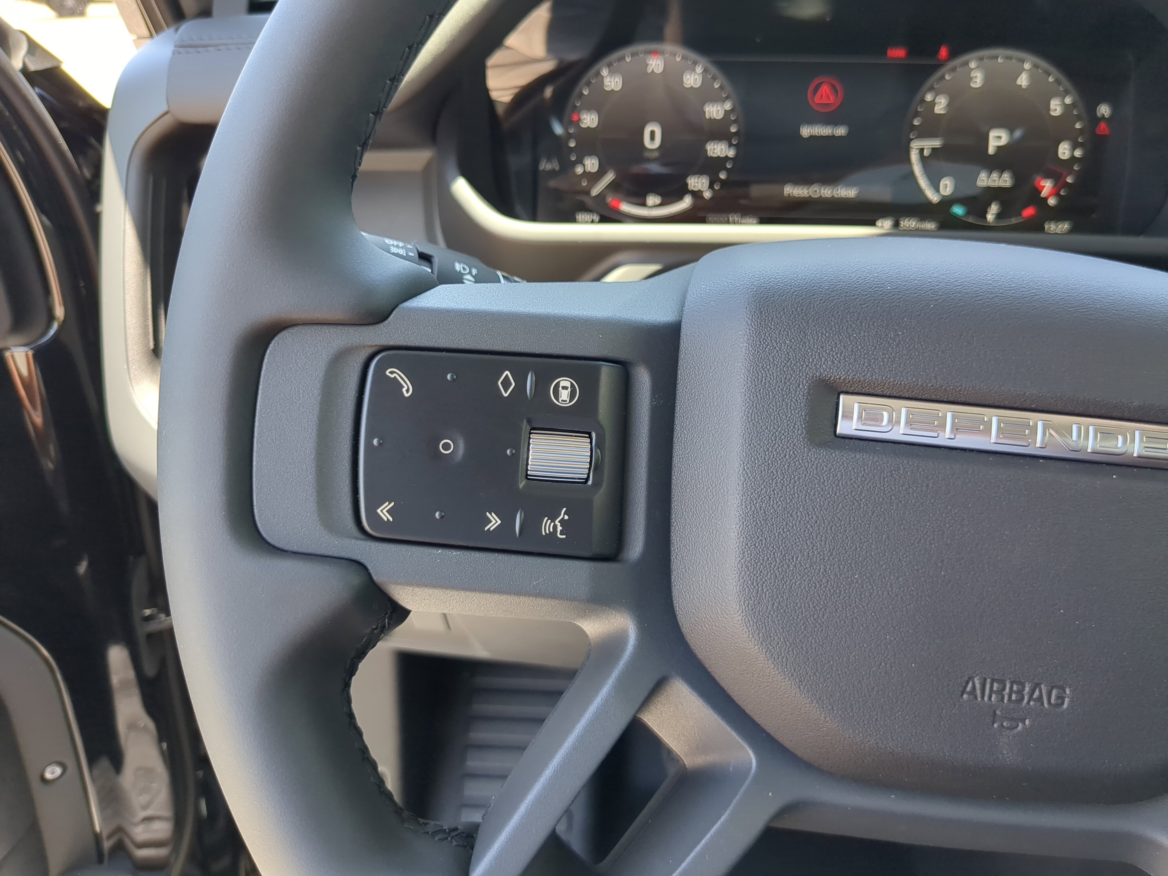 2025 Land Rover Defender 90 S photo 15