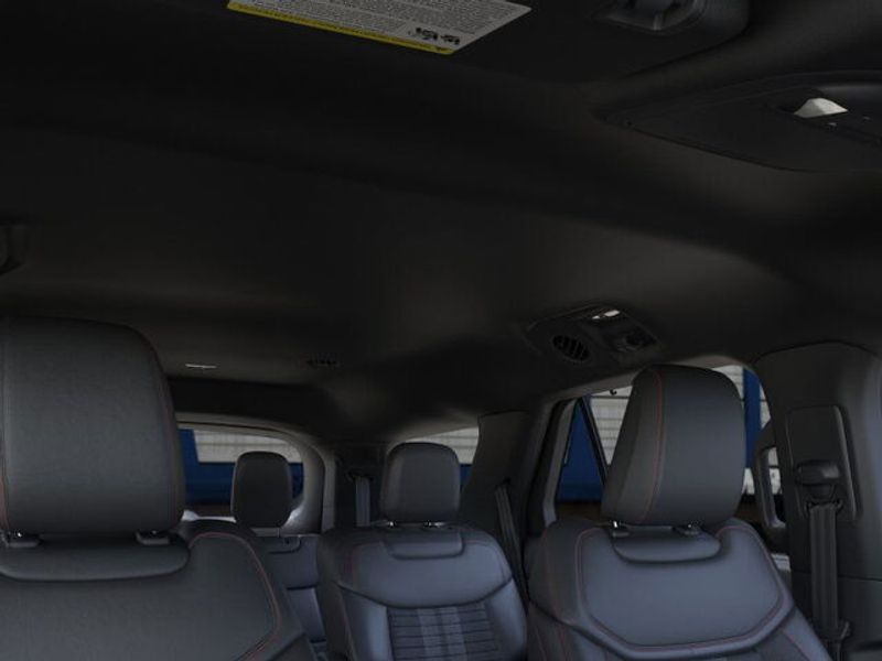 2025 Ford Explorer ST-Line photo 17