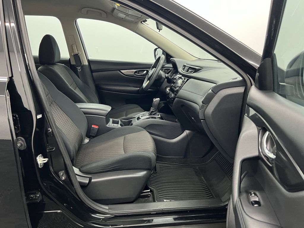2017 Nissan Rogue S photo 25