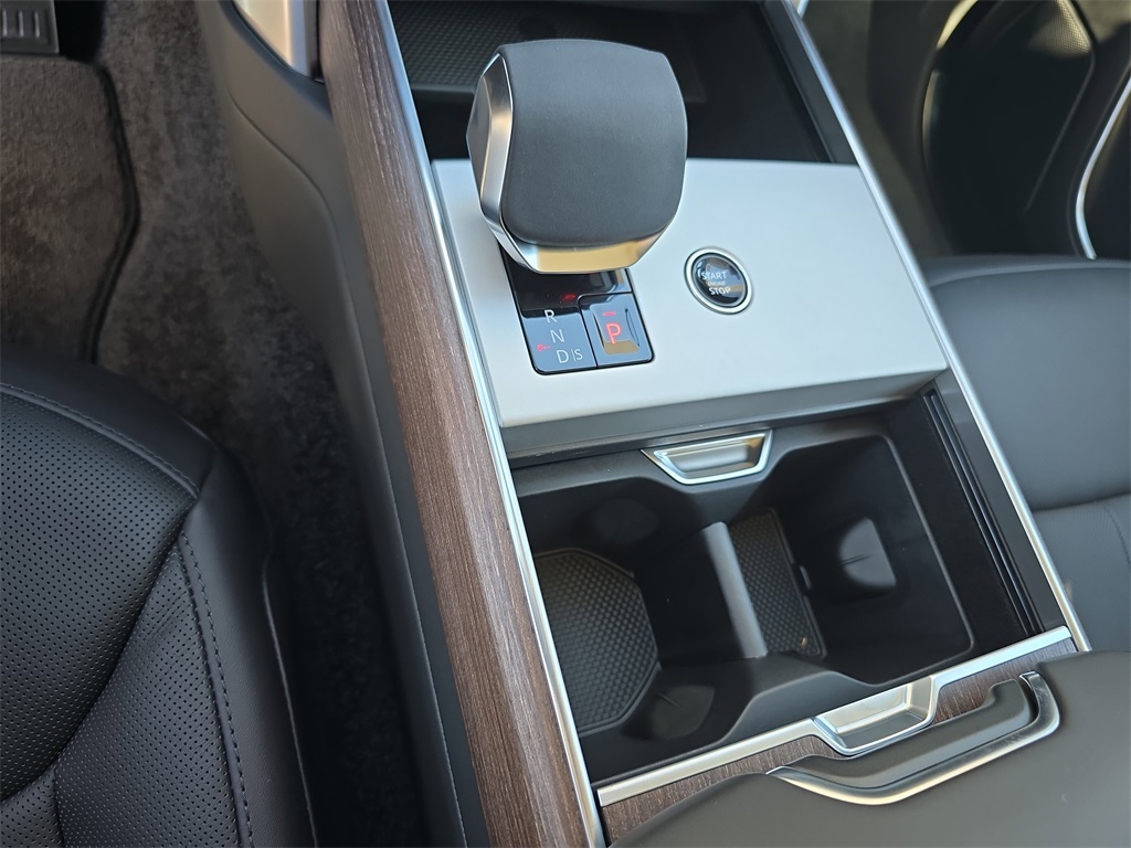 2025 Land Rover Range Rover SE photo 19